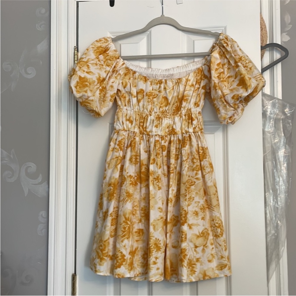 Abercrombie & Fitch cute puff sleeve gold and yellow floral dress